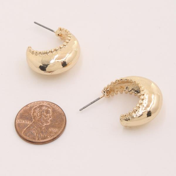 TEXTURED CRESCENT MOON METAL EARRING