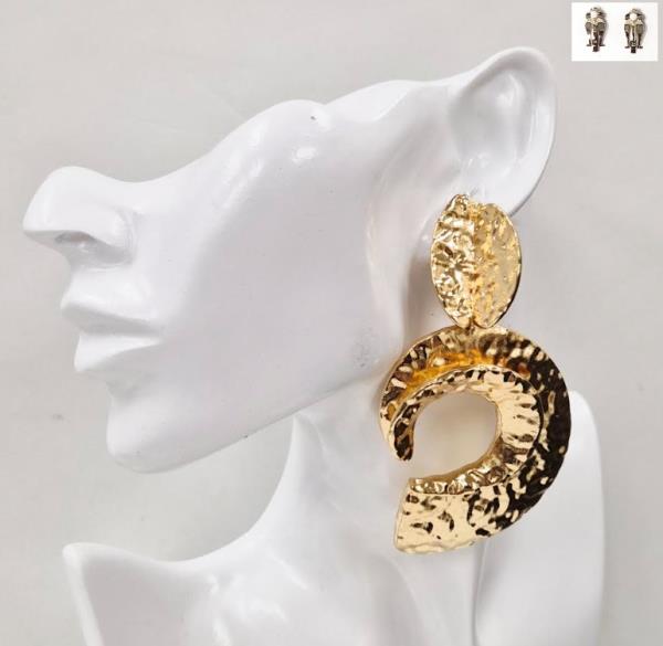 HAMMERED METAL C STATEMENT DROP EARRING