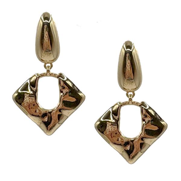 METAL DIAMOND SHAPE DROP POST EARRING