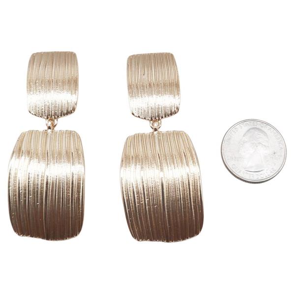 RIBBED SQUARE DROP EARRING