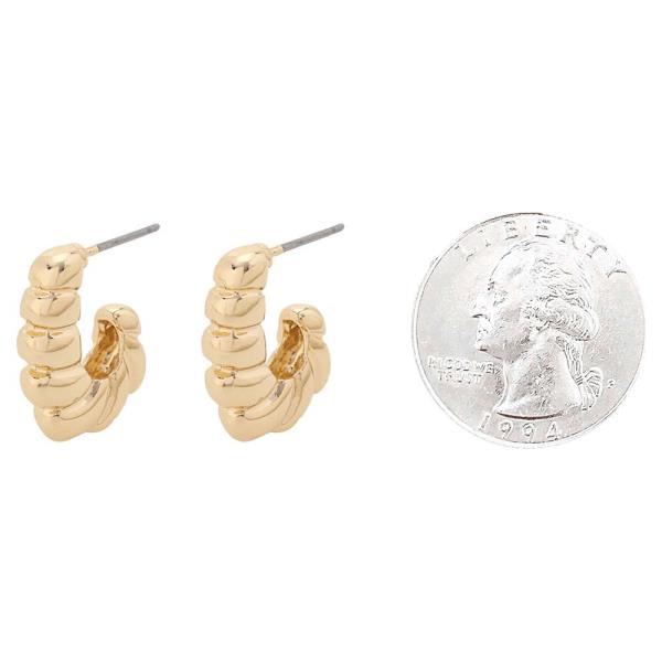 RIBBED CHUNKY HOOP EARRING