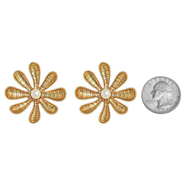 PEARL FLORAL STUD EARRING