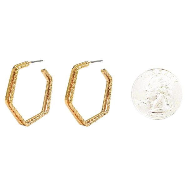 GEOMETRIC HOOP EARRING