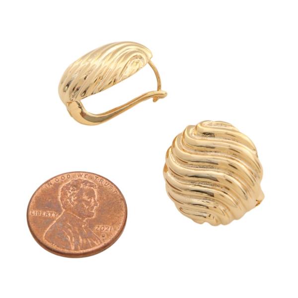 SODAJO GOLD DIPPED WAVE ROUND STUD EARRING