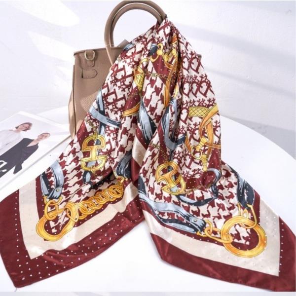 HOUNDSTOOTH CHAIN PRINT SILKY BANDANA SQUARE NECK SCARF