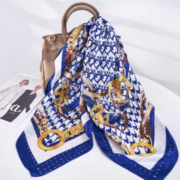 HOUNDSTOOTH CHAIN PRINT SILKY BANDANA SQUARE NECK SCARF