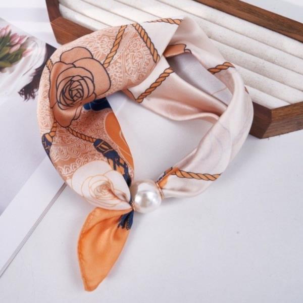 PEARL MAGNETIC CLOSURE NECK SCARF