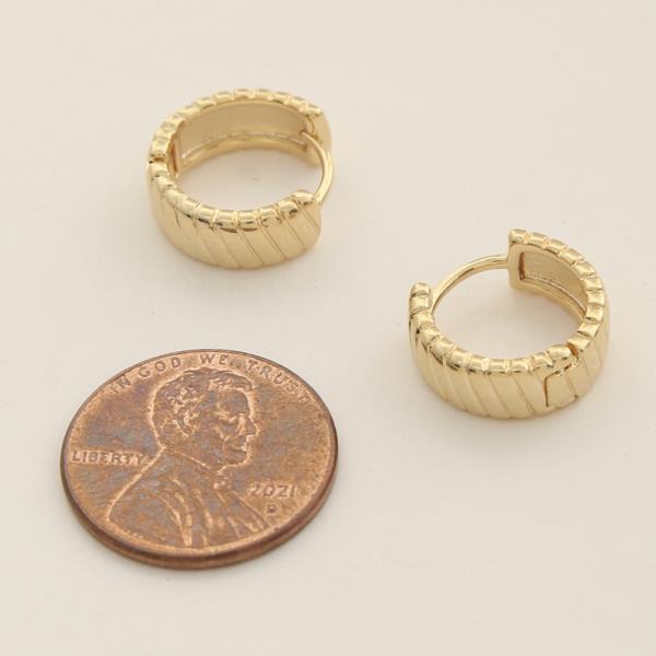 14K GOLD DIPPED RIBBED TEXTURE HUGGIE EARRING