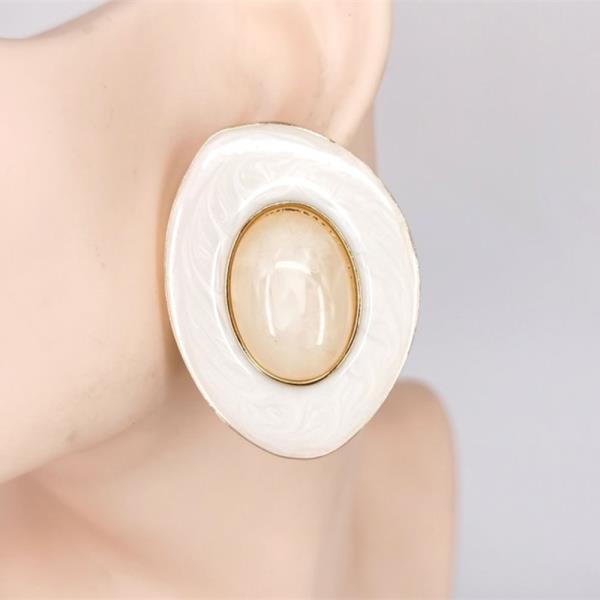 RESIN OVAL STUD EARRING